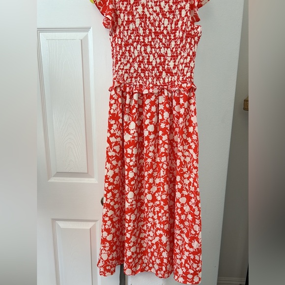 NWT Smocked Dress with side slit in beautiful floral pattern. - Picture 5 of 8